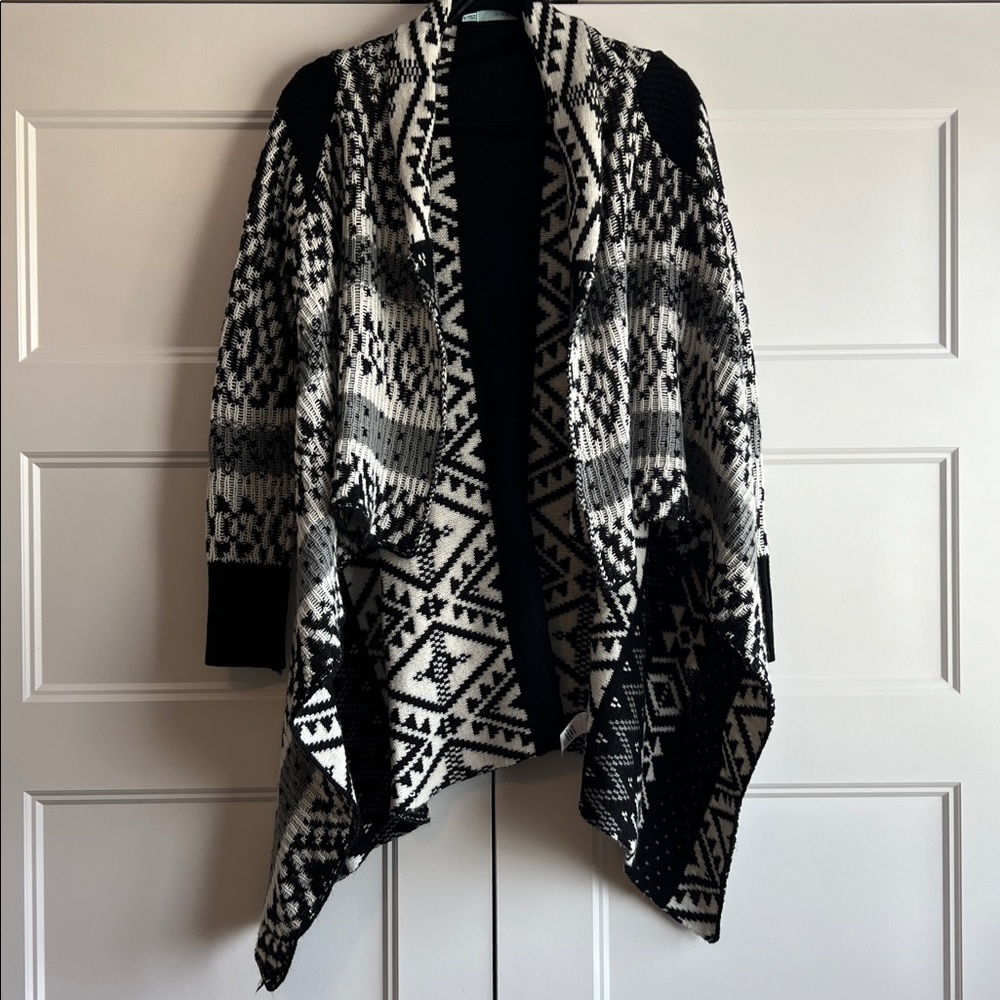 Maurices Black‎ and White Cardigan
